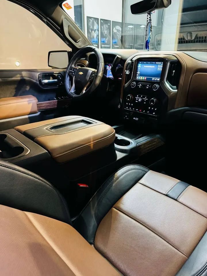 Chevrolet Silverado - Image 7