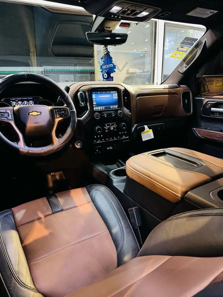 Chevrolet Silverado - Image 8