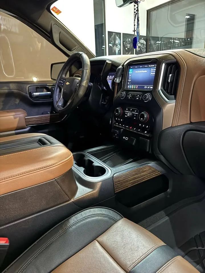 Chevrolet Silverado - Image 9