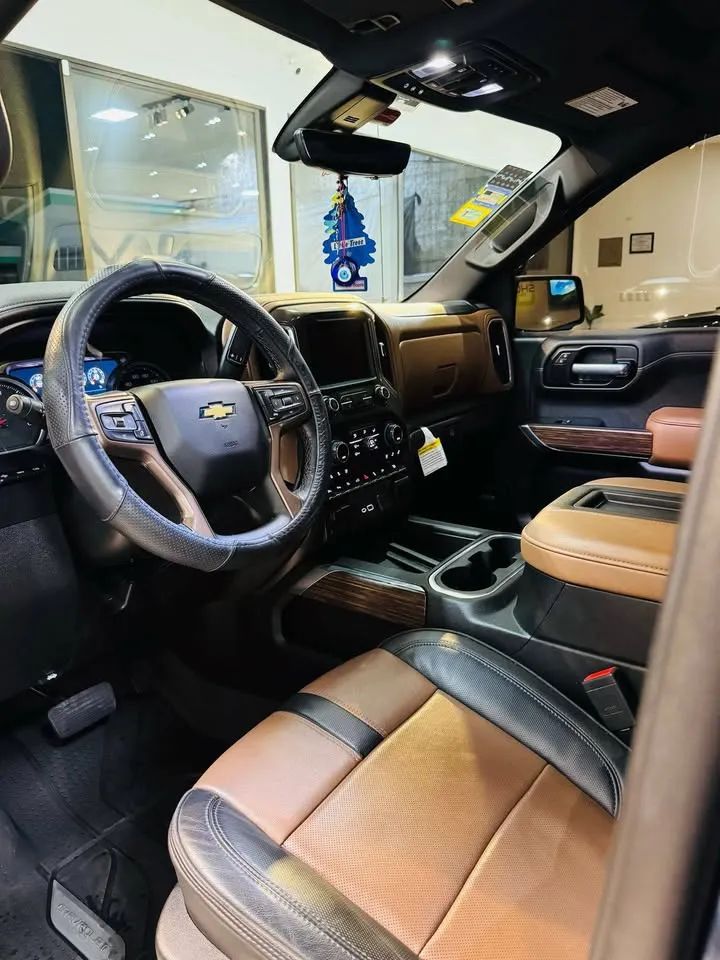 Chevrolet Silverado - Image 10