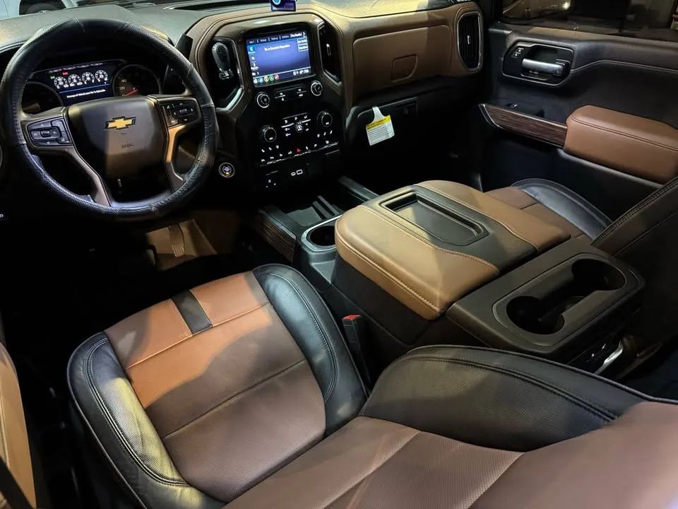 Chevrolet Silverado - Image 11