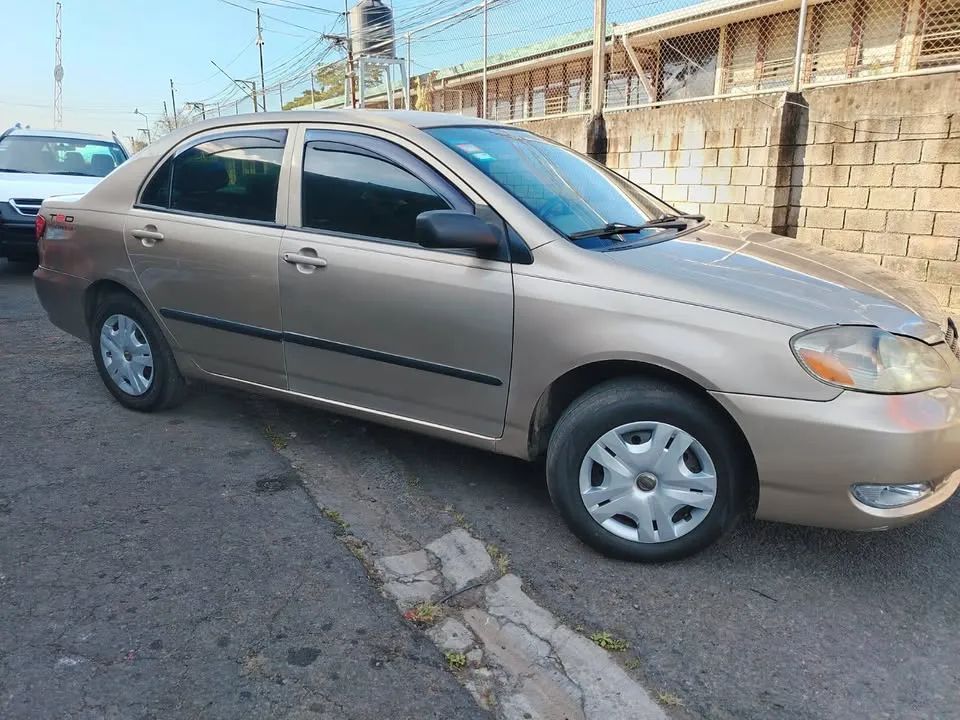 Toyota Corolla - Image 2