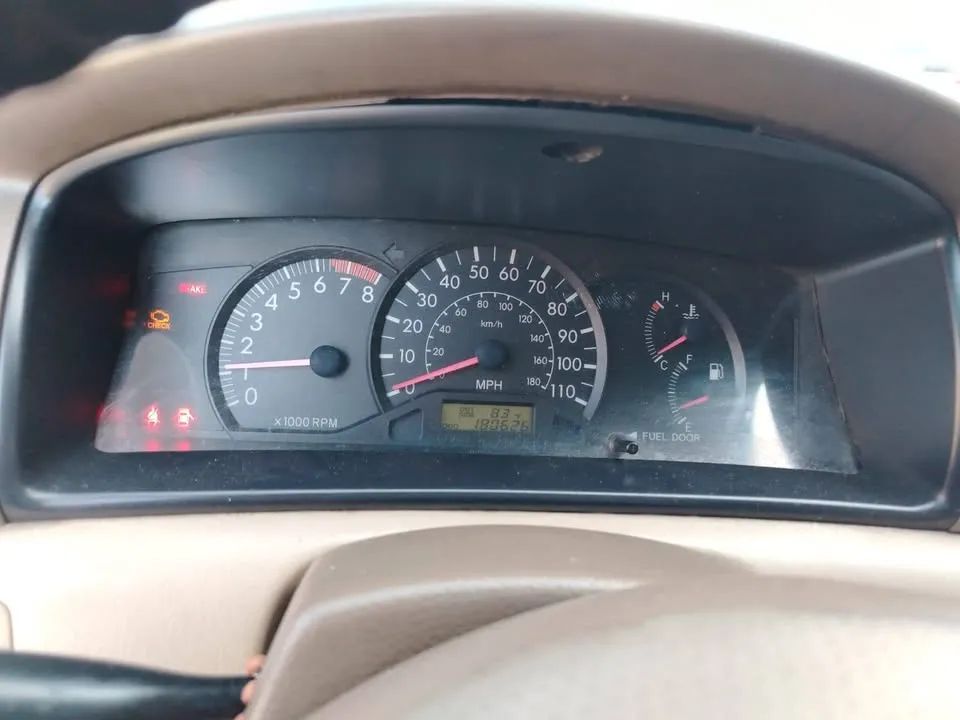 Toyota Corolla - Image 8