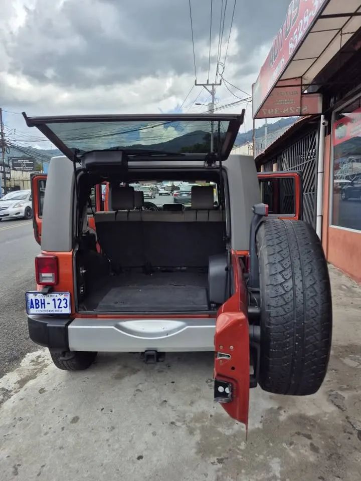 Jeep Wrangler Unlimited - Image 10