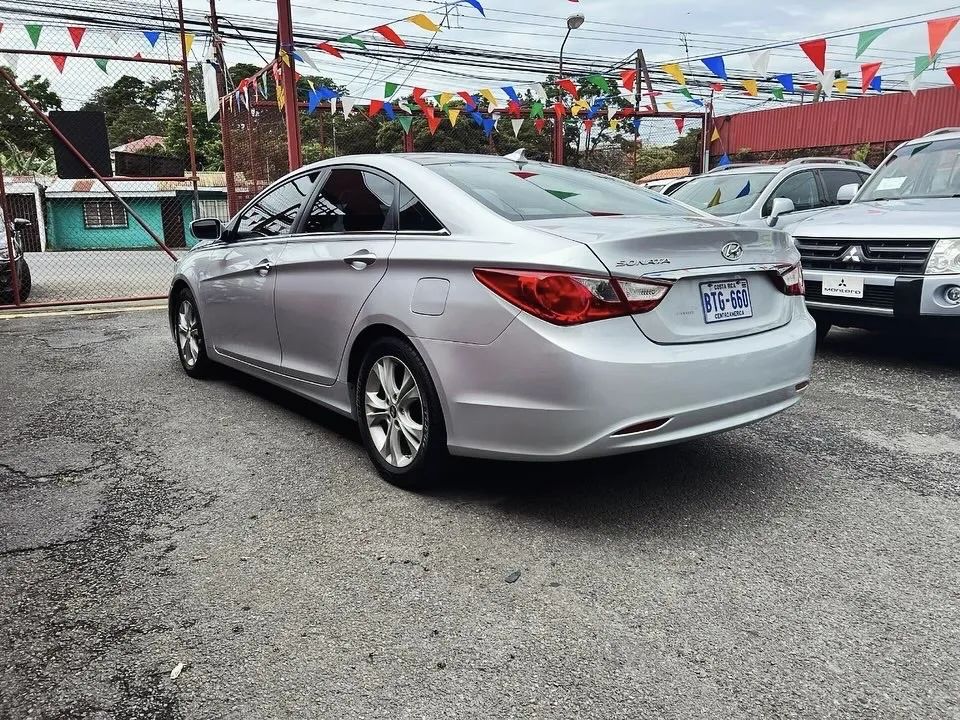 Hyundai Sonata GLS - Image 2