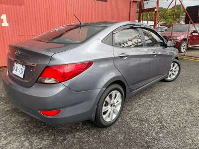 Hyundai Accent - Image 4
