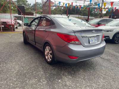 Hyundai Accent - Image 5