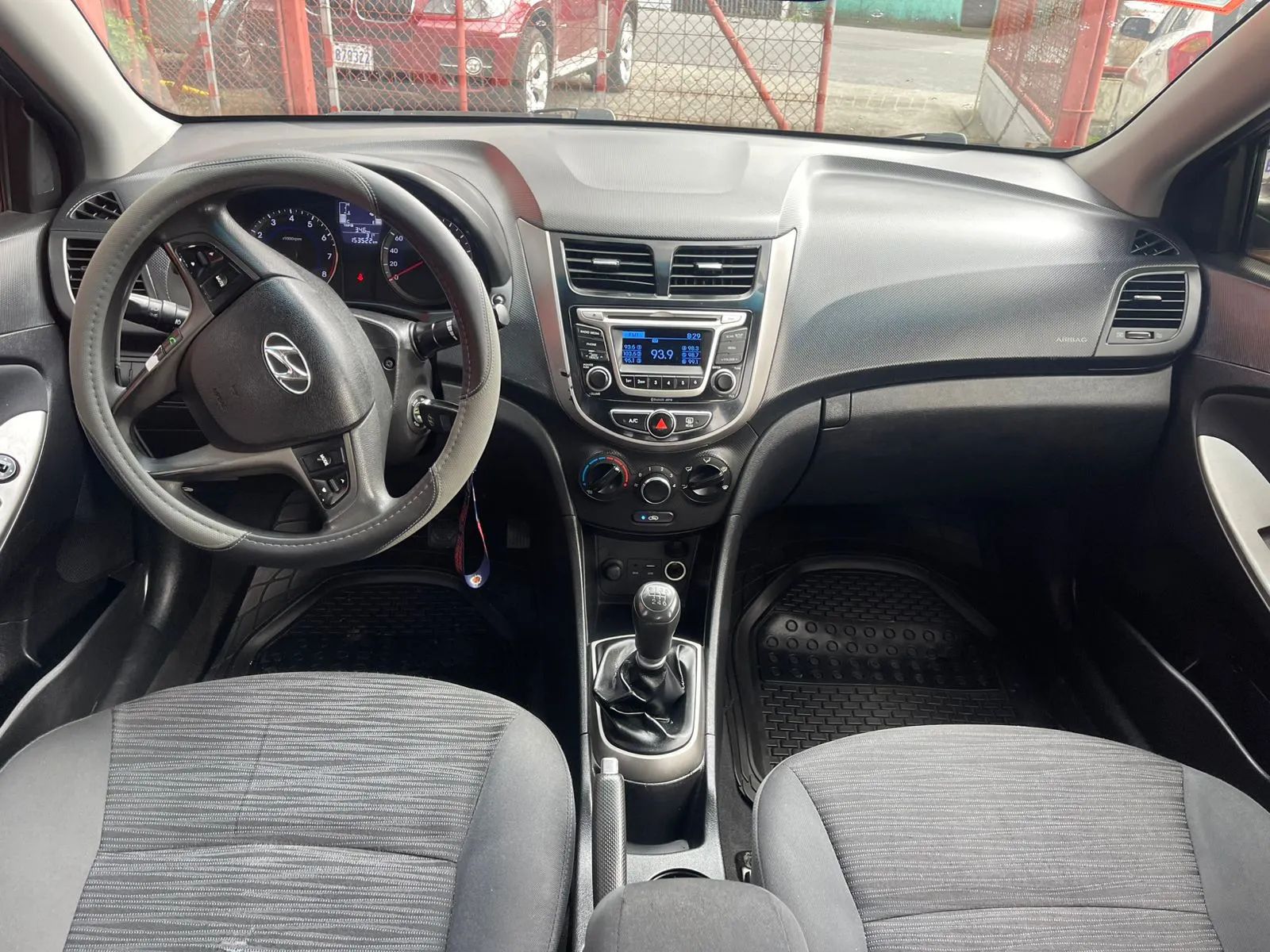Hyundai Accent - Image 7