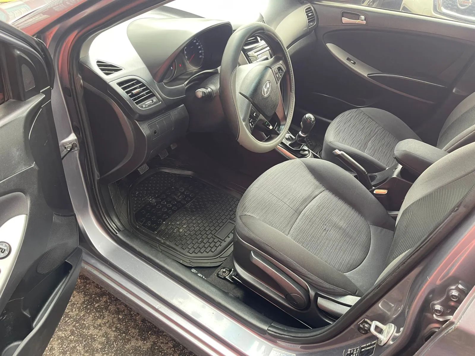 Hyundai Accent - Image 10