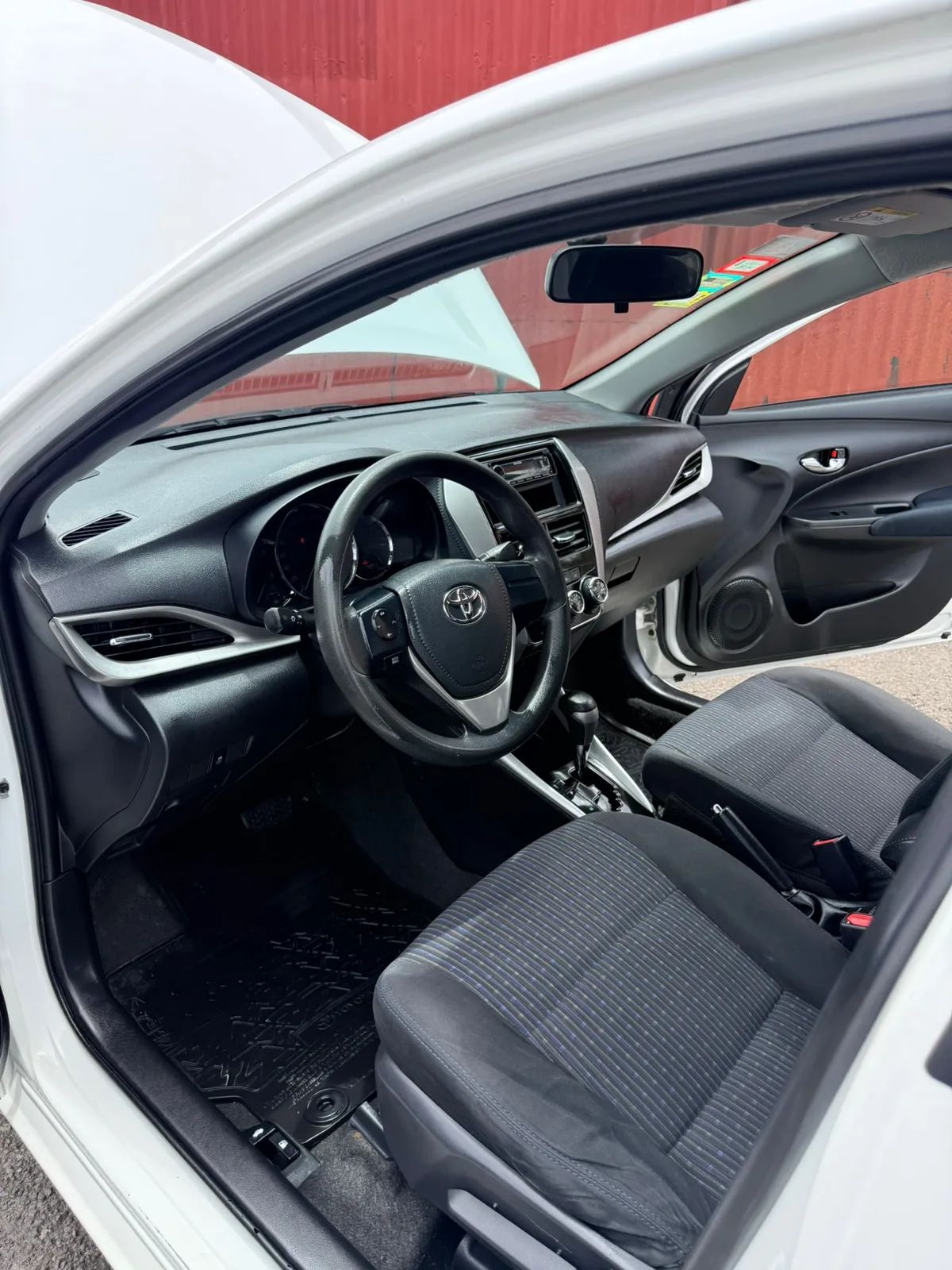 Toyota Yaris - Image 8
