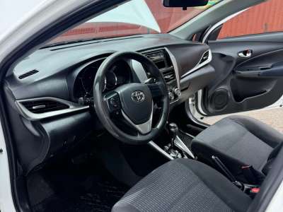 Toyota Yaris - Image 8