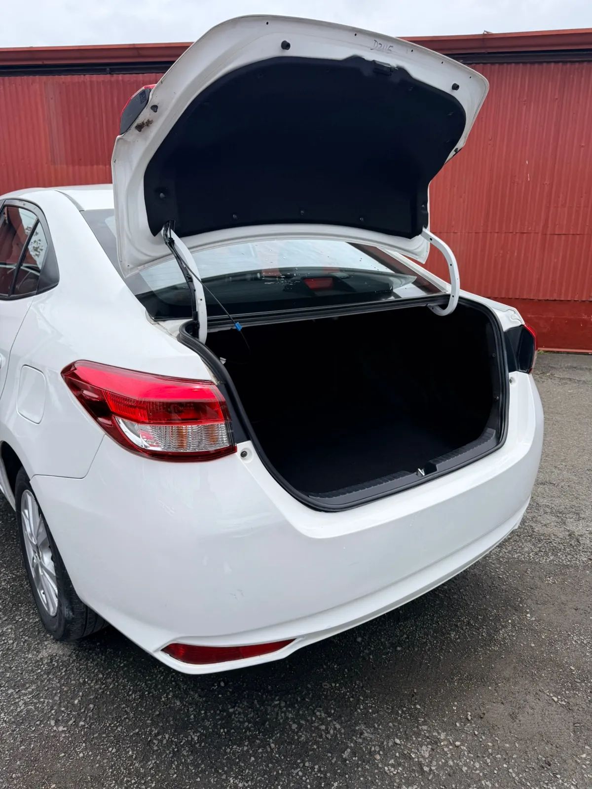 Toyota Yaris - Image 10