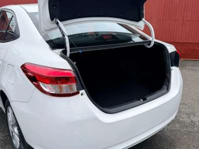 Toyota Yaris - Image 10