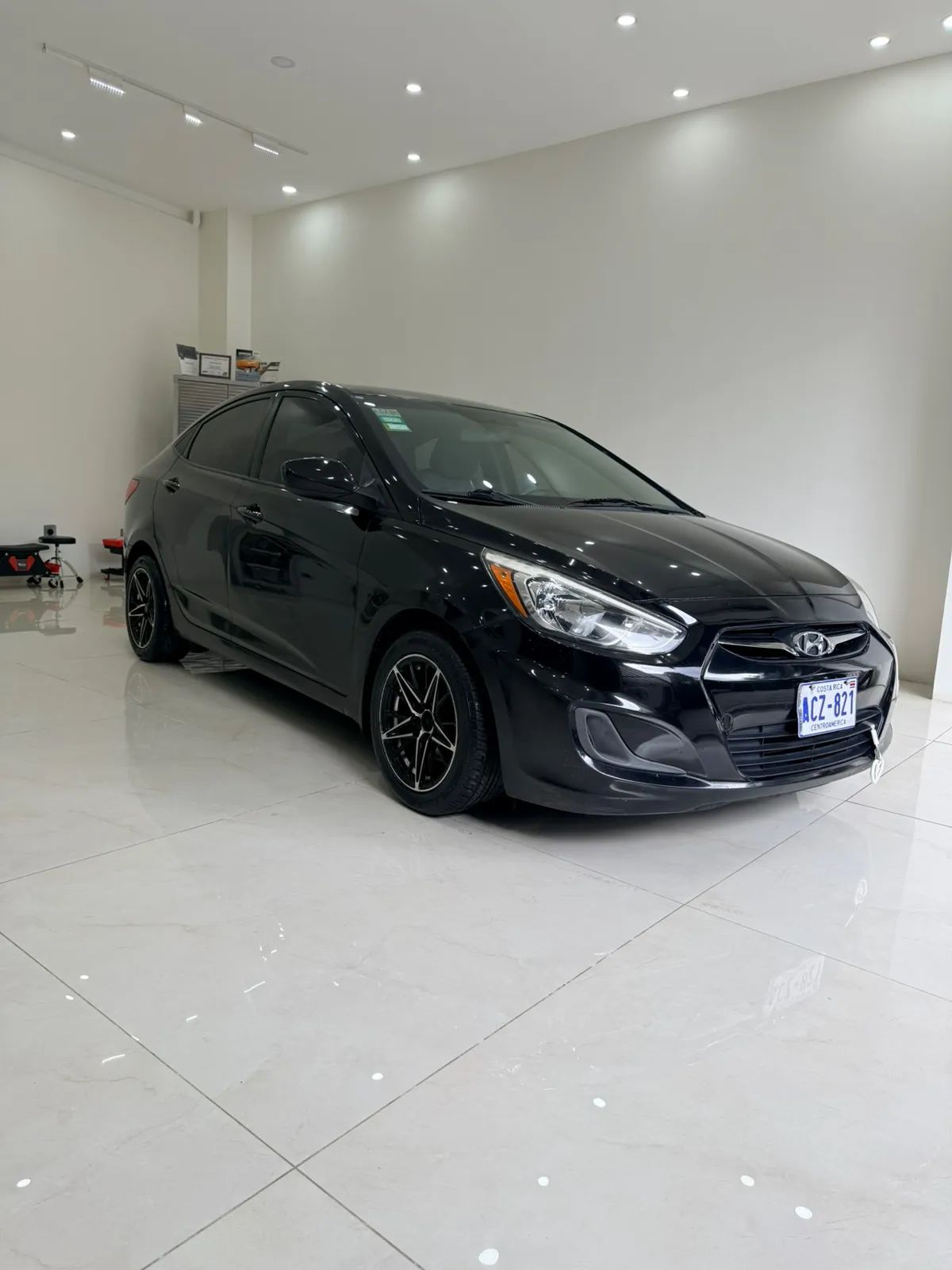 Hyundai Accent - Image 3
