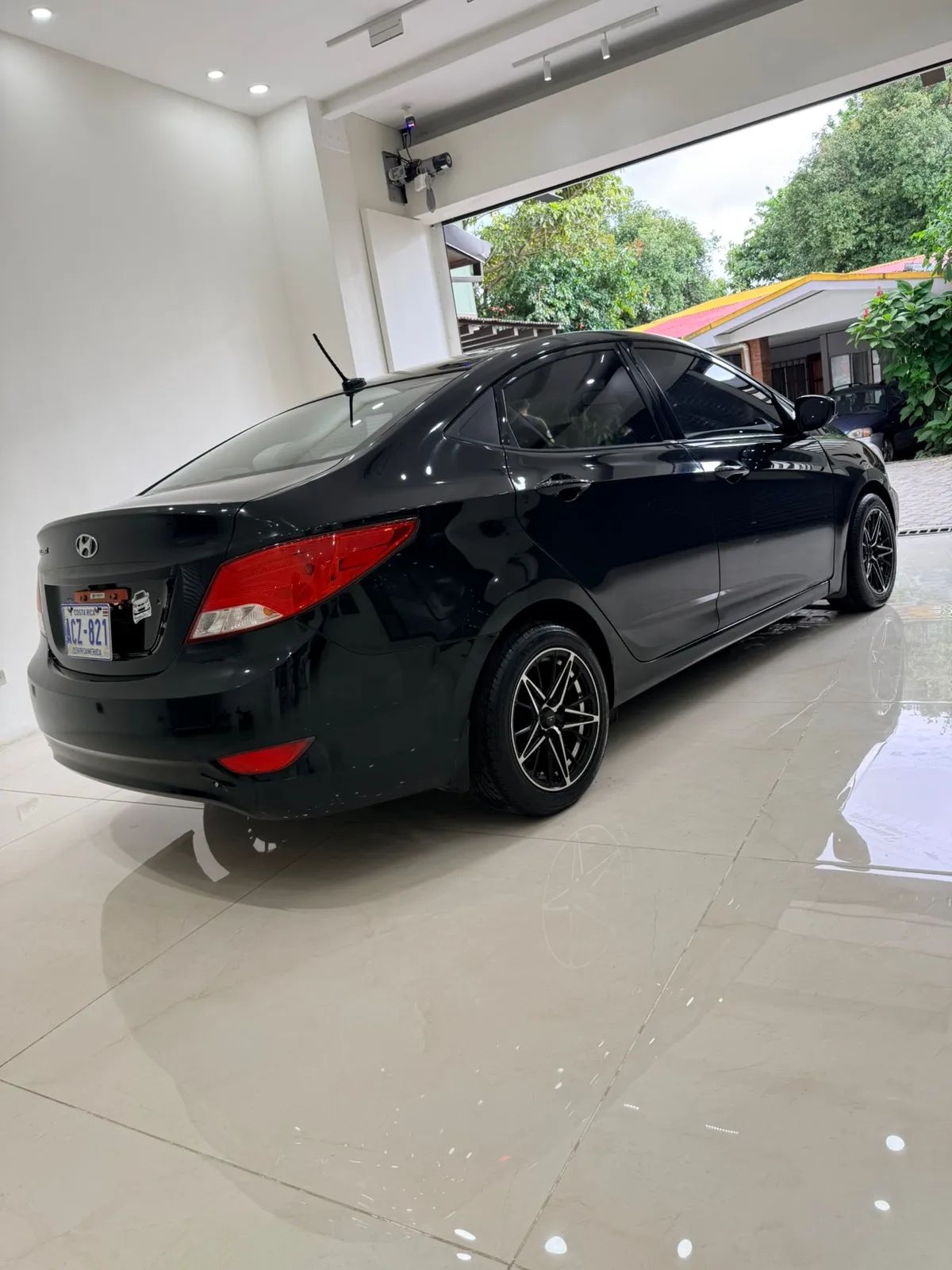 Hyundai Accent - Image 4