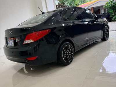 Hyundai Accent - Image 4