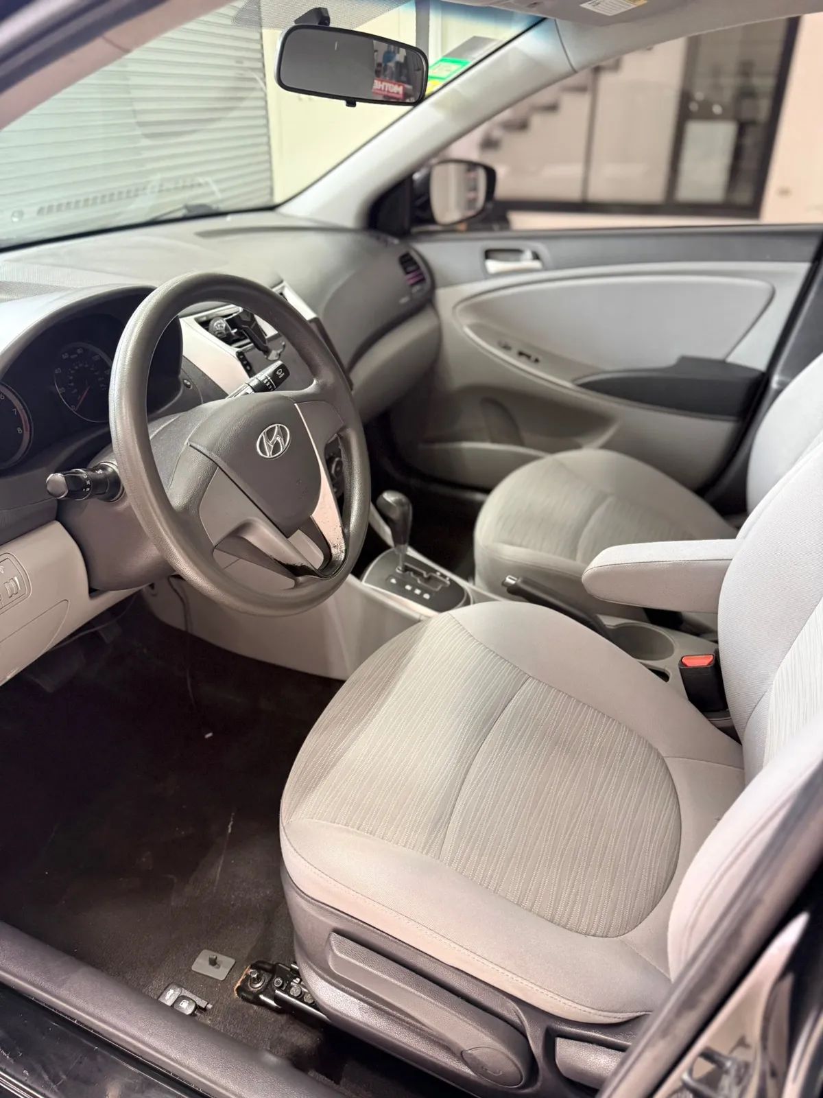 Hyundai Accent - Image 5