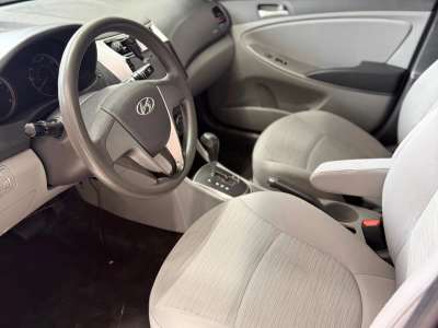 Hyundai Accent - Image 5
