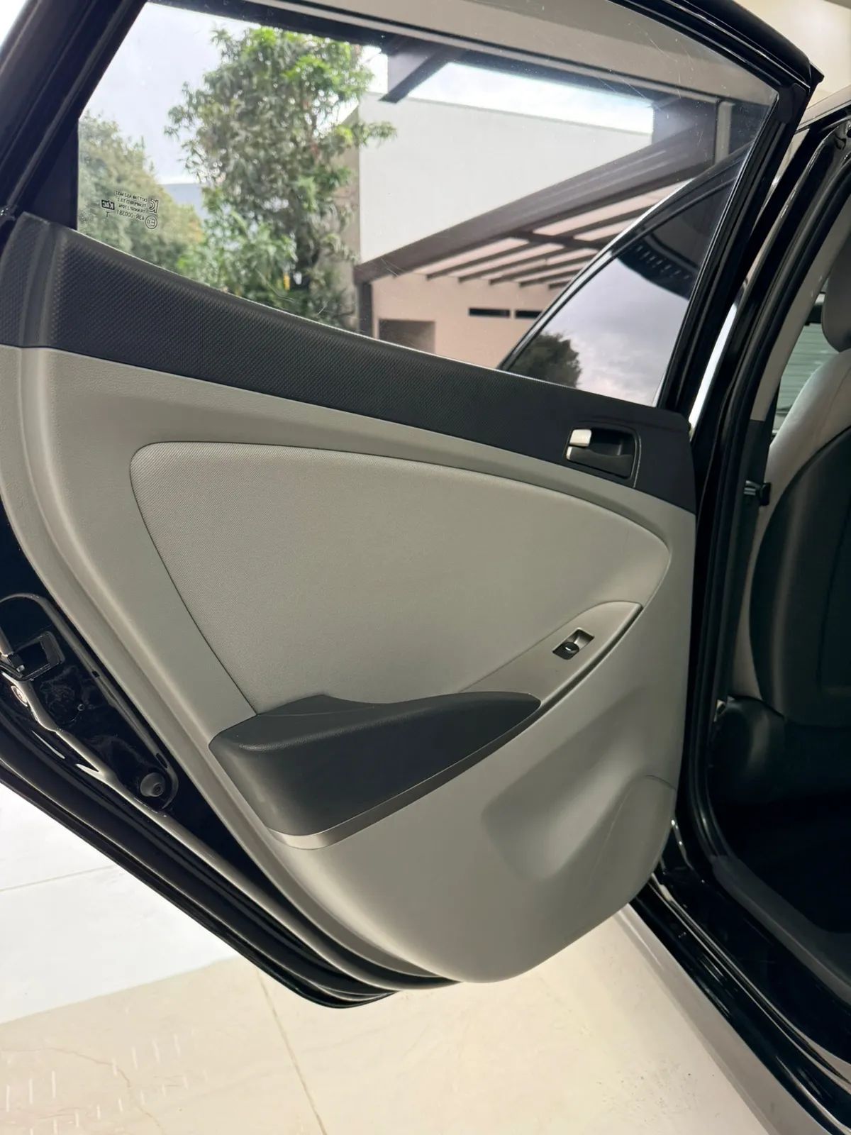 Hyundai Accent - Image 6
