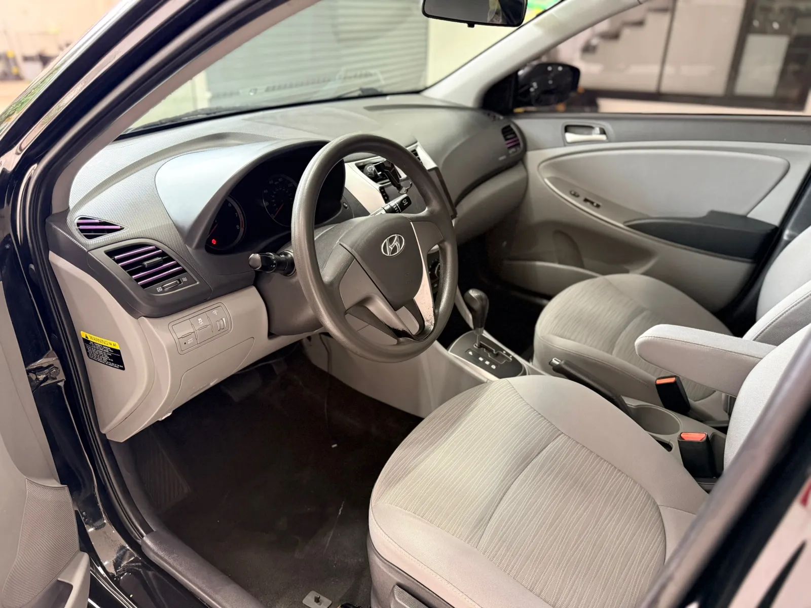 Hyundai Accent - Image 8