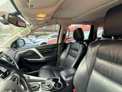 Mitsubishi Montero Sport - Image 8