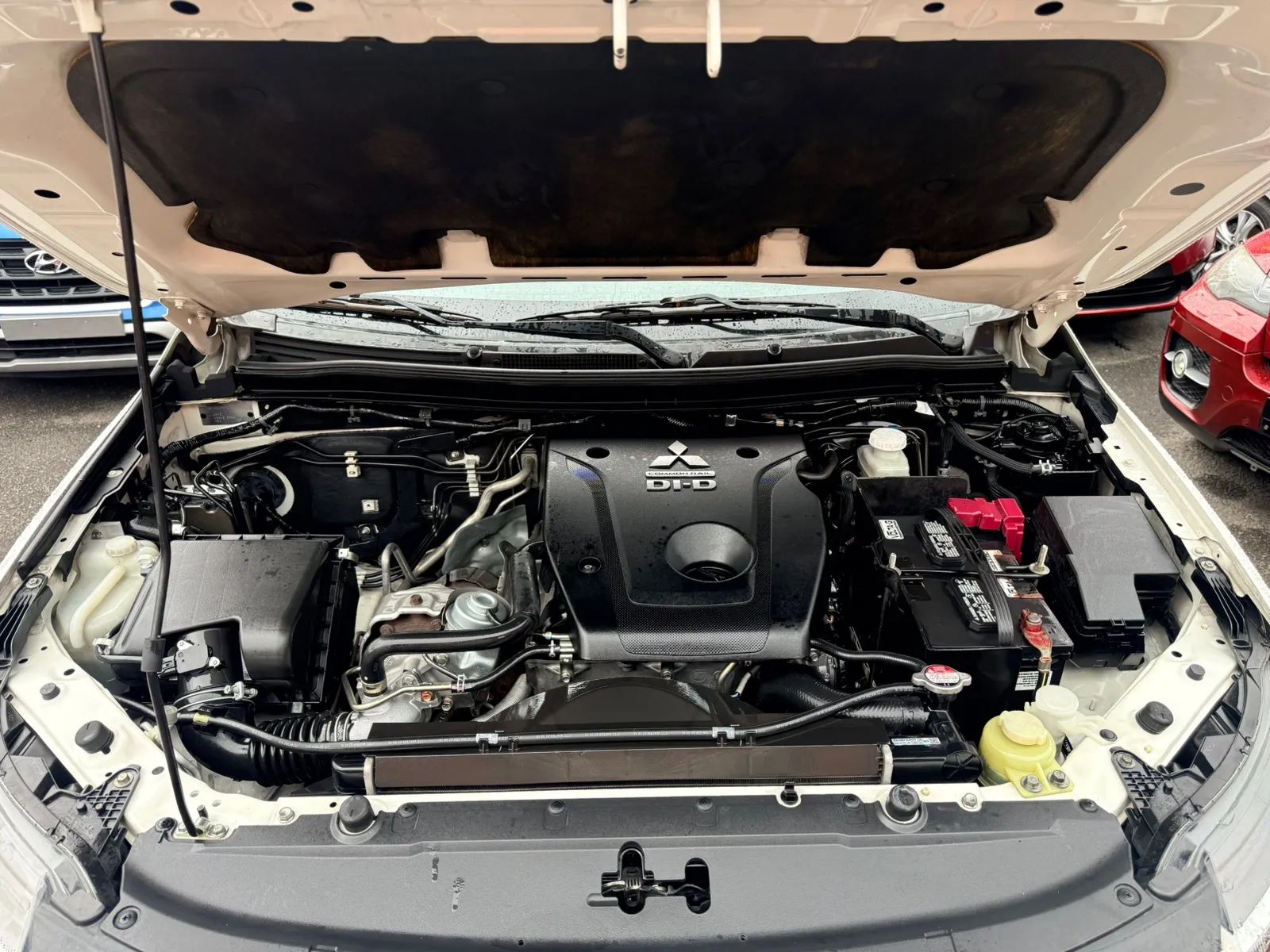 Mitsubishi Montero Sport - Image 9