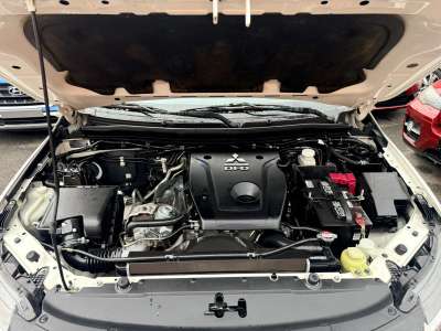 Mitsubishi Montero Sport - Image 9