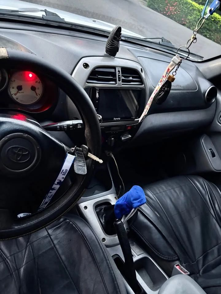 Toyota RAV4 - Image 2