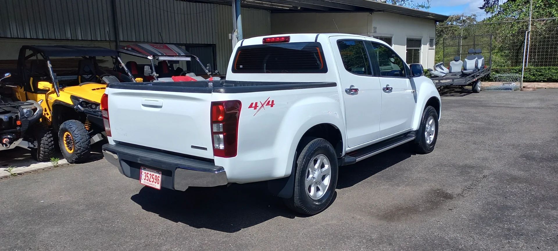 Isuzu D-Max - Image 8