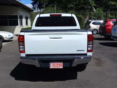 Isuzu D-Max - Image 9