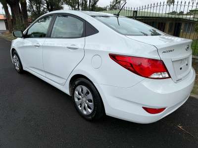 Hyundai Accent - Image 2