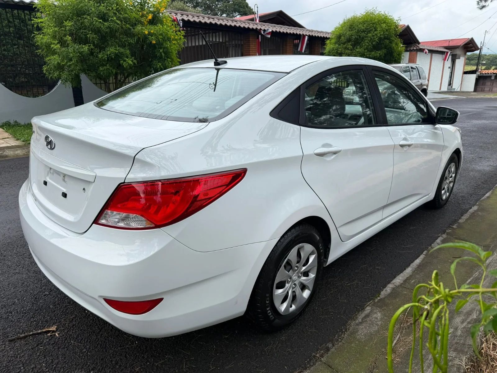 Hyundai Accent - Image 3