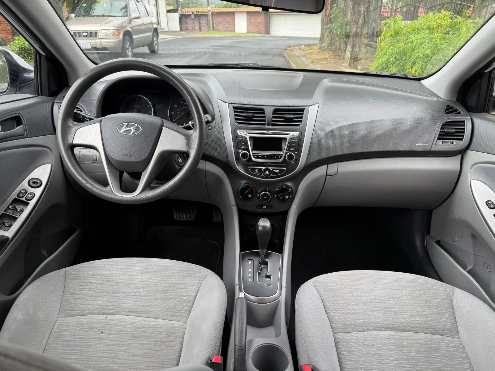 Hyundai Accent - Image 4