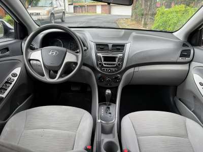 Hyundai Accent - Image 4