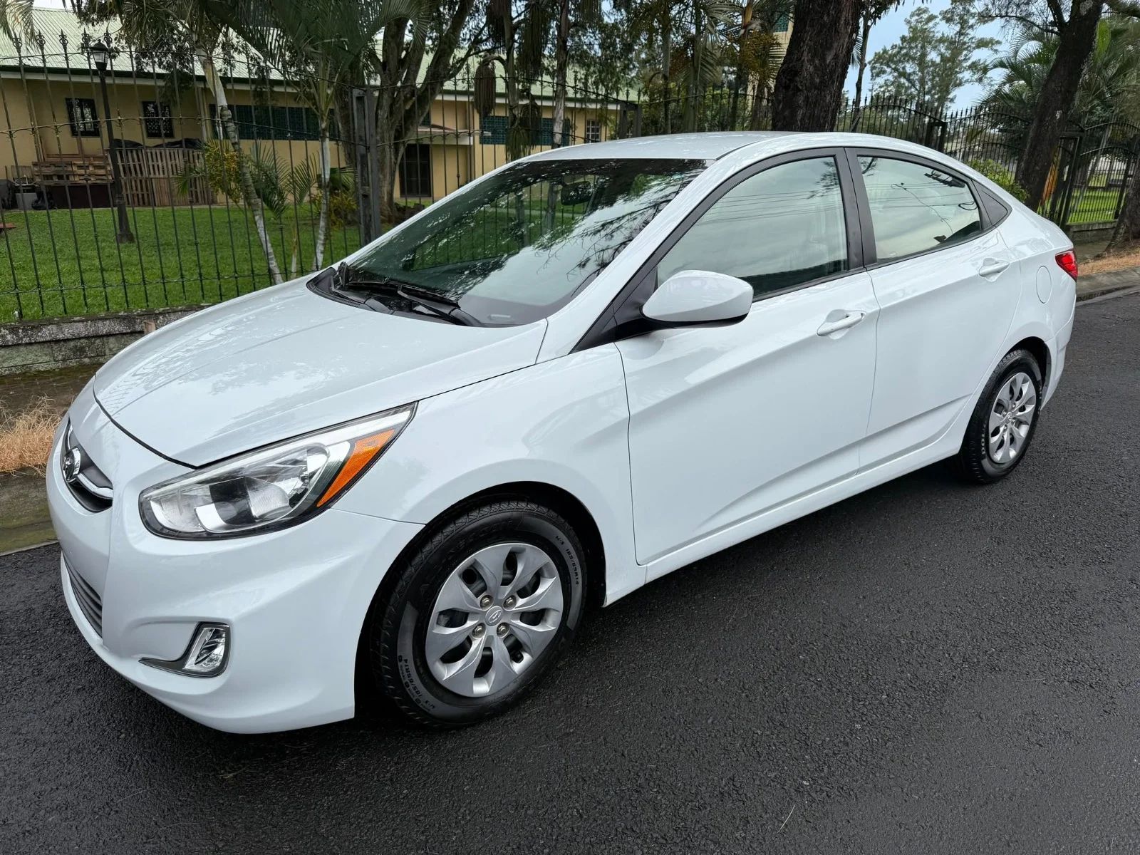 Hyundai Accent - Image 1