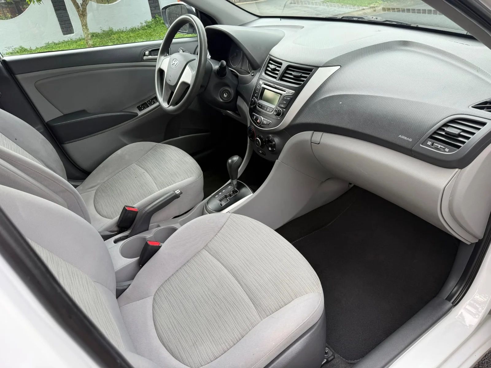 Hyundai Accent - Image 5