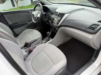 Hyundai Accent - Image 5