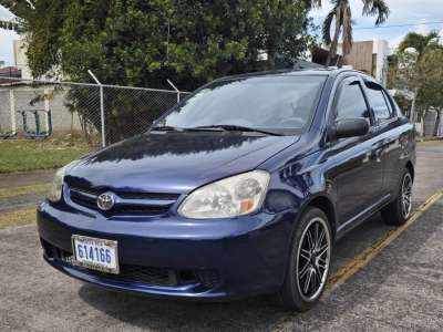 Toyota Yaris - Image 1