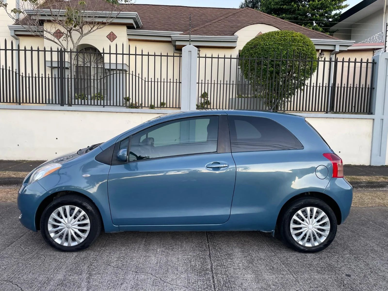 Toyota Yaris - Image 2