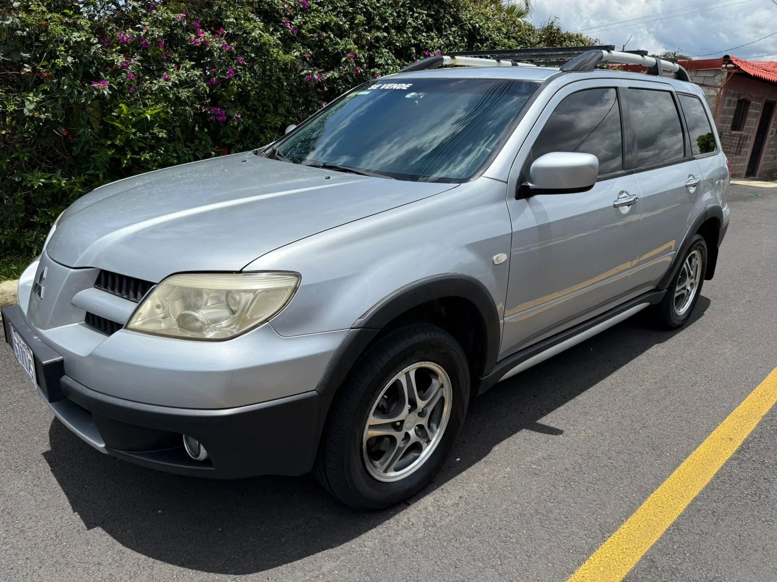 Mitsubishi Outlander - Image 1