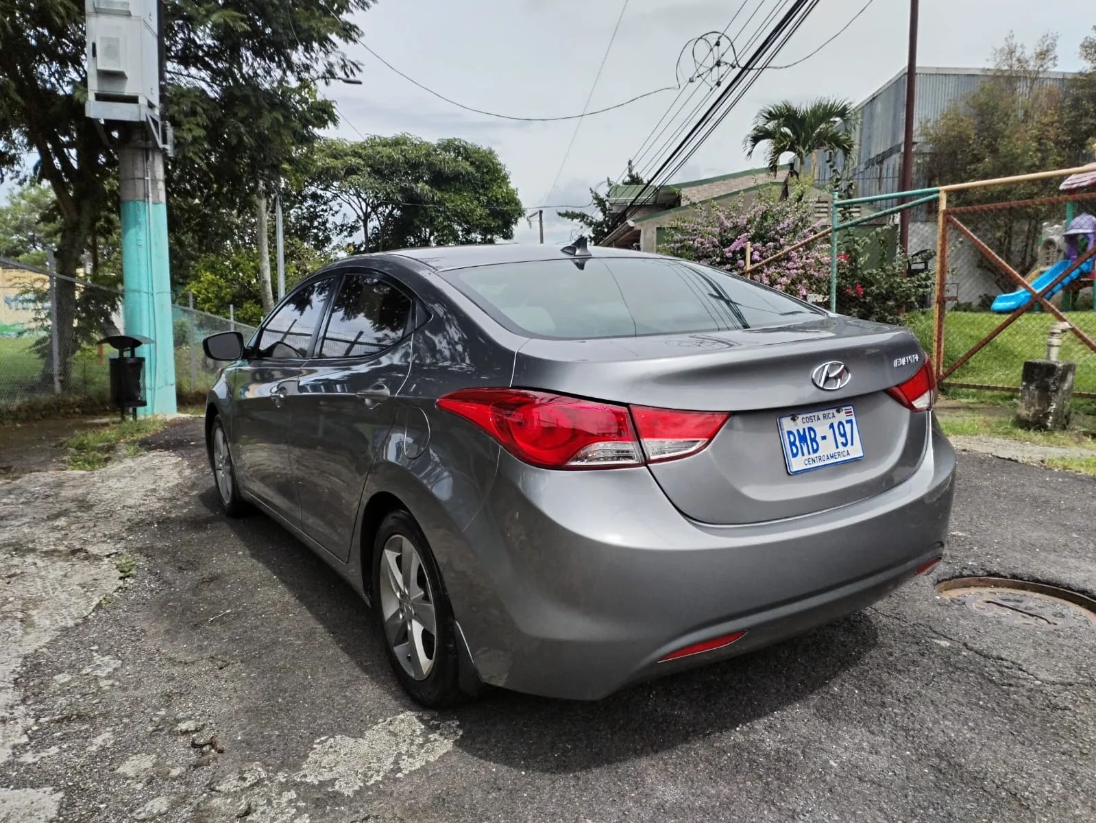 Hyundai Elantra - Image 4