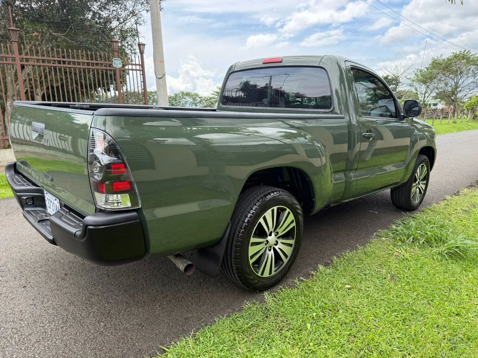 Toyota Tacoma - Image 2