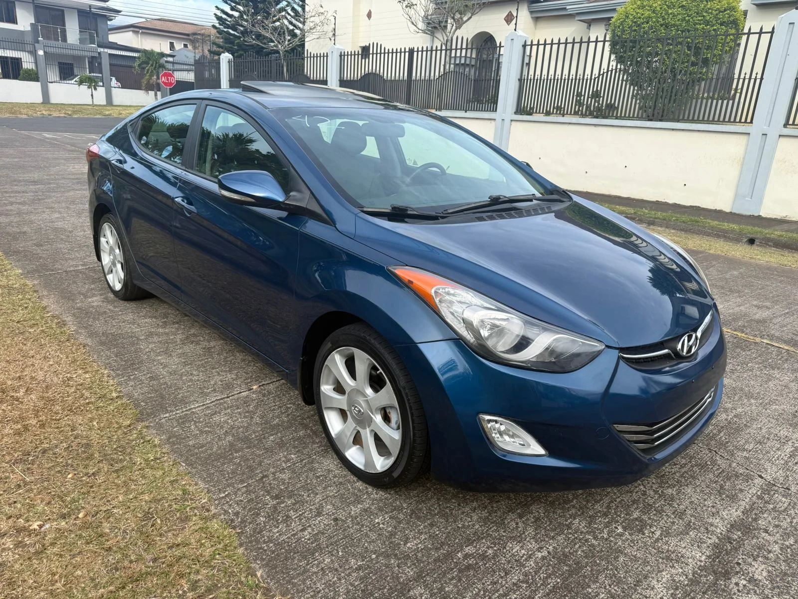 Hyundai Elantra - Image 1