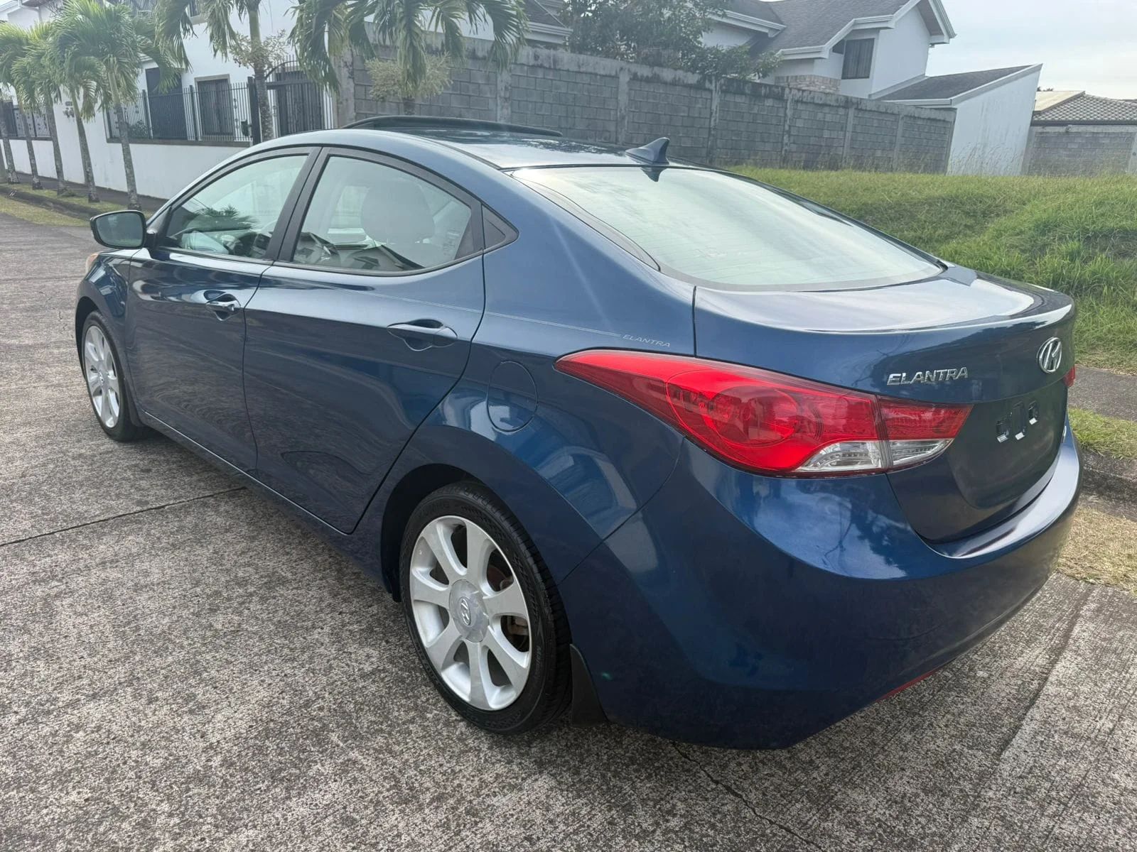 Hyundai Elantra - Image 3