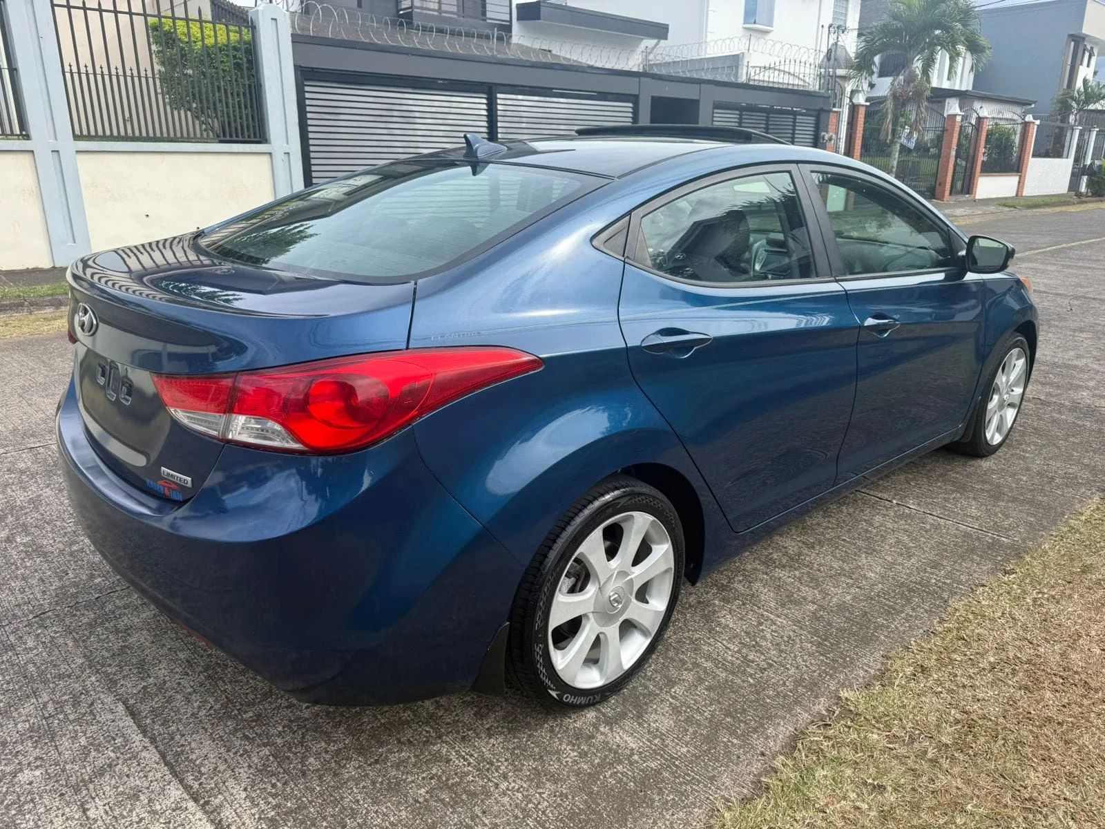 Hyundai Elantra - Image 2