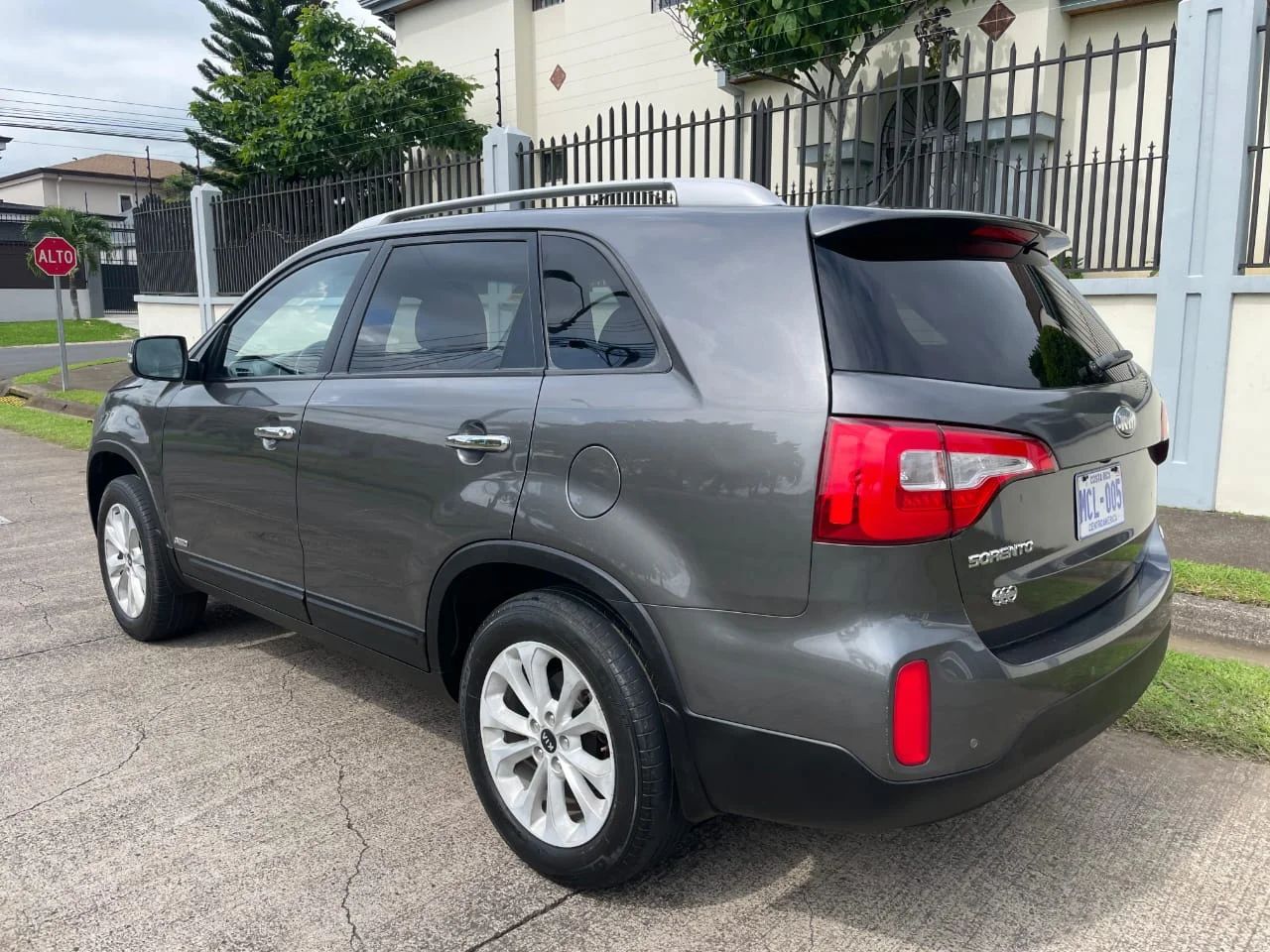 Kia Sorento - Image 8