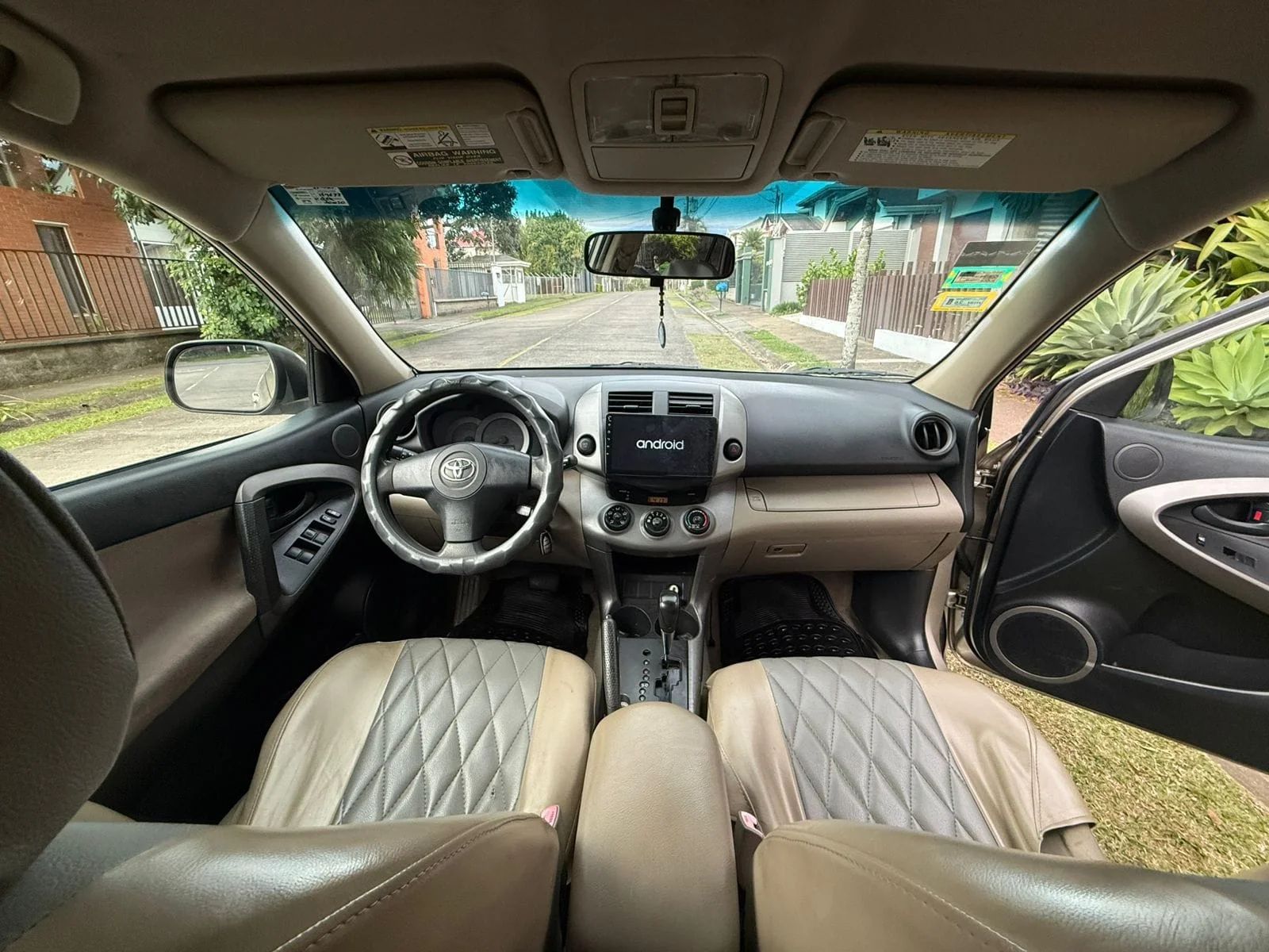 Toyota RAV4 - Image 2