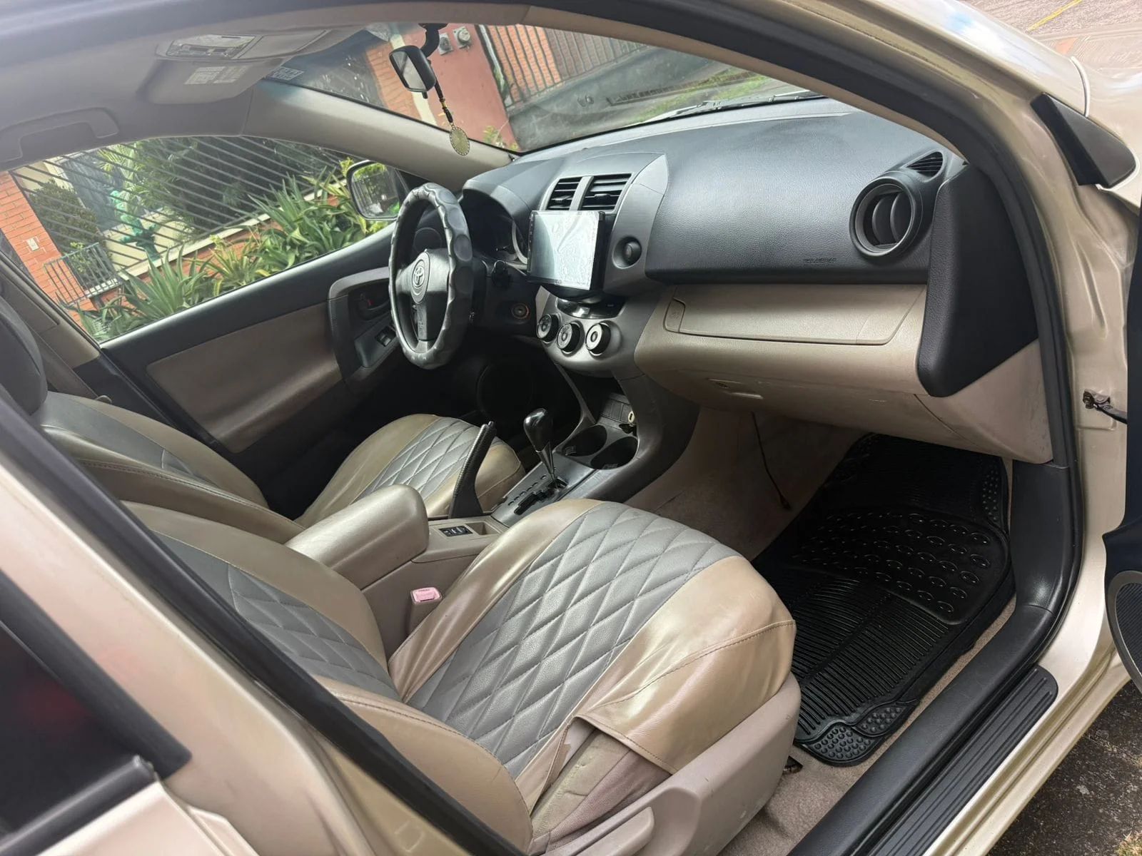 Toyota RAV4 - Image 3