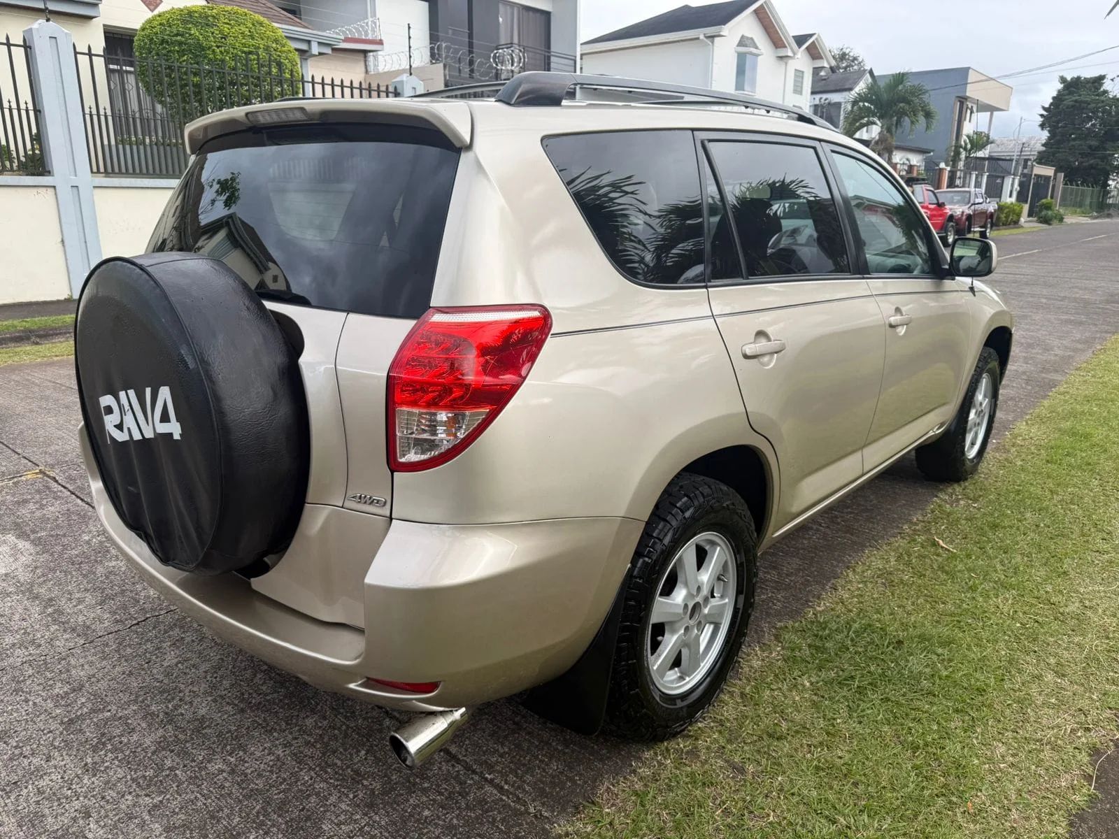 Toyota RAV4 - Image 4