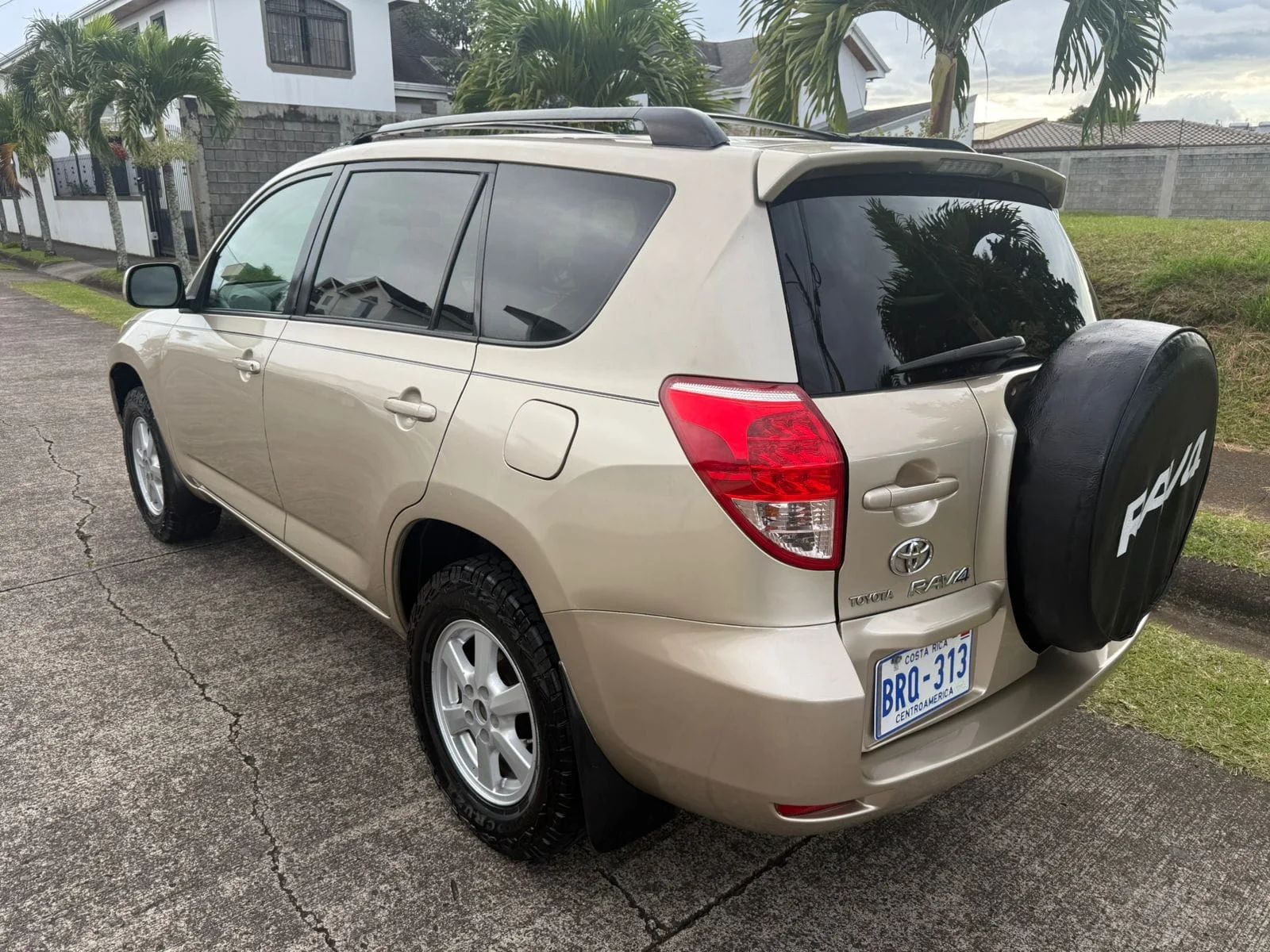 Toyota RAV4 - Image 8
